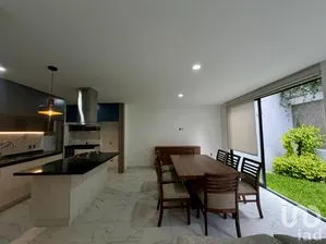 NEX-306365 - Casa en Venta, con 4 recamaras, con 4 baños, con 215 m2 de construcción.