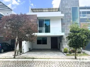NEX-254075 - Casa en Venta, con 4 recamaras, con 5 baños, con 281 m2 de construcción.