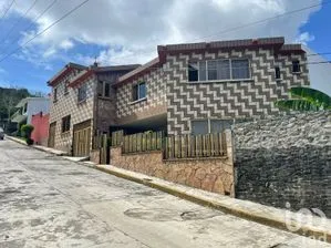 NEX-212552 - Casa en Venta, con 6 recamaras, con 5 baños, con 504 m2 de construcción.