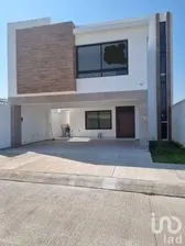 NEX-212811 - Casa en Venta, con 3 recamaras, con 3 baños, con 225 m2 de construcción.