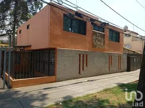 NEX-298205 - Casa en Venta, con 3 recamaras, con 3 baños, con 269 m2 de construcción.