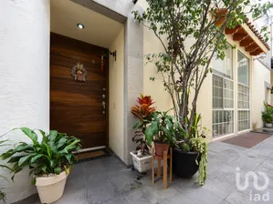 NEX-305333 - Casa en Venta, con 3 recamaras, con 2 baños, con 180 m2 de construcción.