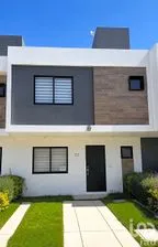 NEX-307253 - Casa en Venta, con 3 recamaras, con 2 baños, con 108 m2 de construcción.