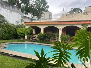 NEX-236733 - Casa en Renta, con 5 recamaras, con 7 baños, con 630 m2 de construcción en Arboledas, CP 28077, Colima.