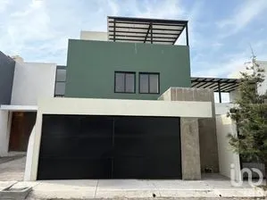 NEX-265040 - Casa en Venta, con 4 recamaras, con 2 baños, con 175 m2 de construcción.
