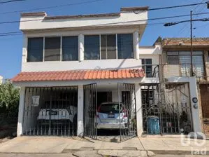 NEX-290102 - Casa en Venta, con 4 recamaras, con 3 baños, con 256 m2 de construcción.