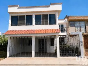 NEX-290102 - Casa en Venta, con 5 recamaras, con 3 baños, con 256 m2 de construcción.