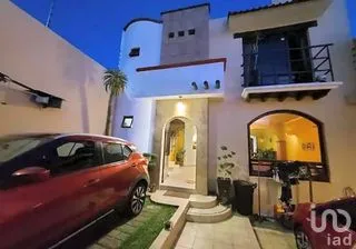 NEX-303052 - Casa en Venta, con 3 recamaras, con 2 baños, con 200 m2 de construcción.