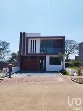 NEX-303291 - Casa en Venta, con 4 recamaras, con 4 baños, con 216 m2 de construcción.