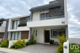 NEX-304963 - Casa en Venta, con 3 recamaras, con 2 baños, con 122 m2 de construcción.