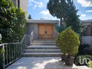 NEX-218053 - Casa en Venta, con 4 recamaras, con 5 baños, con 925 m2 de construcción.