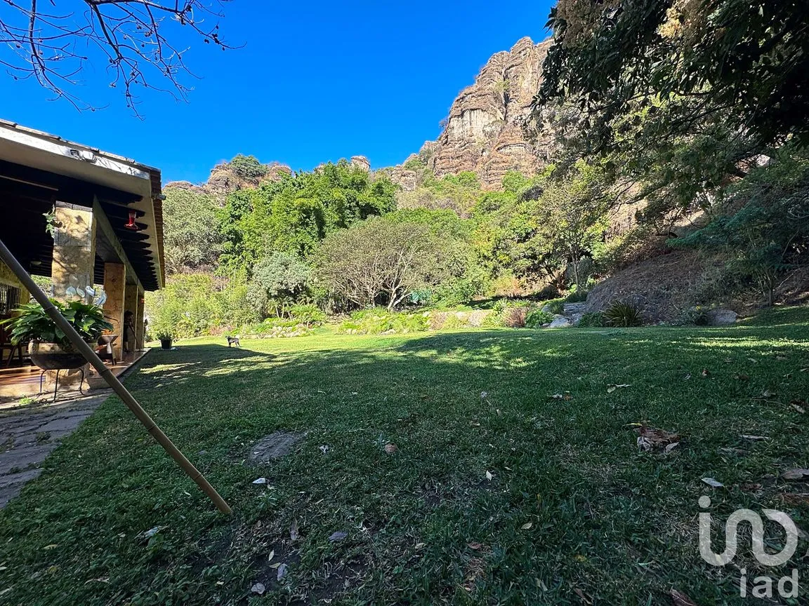Casa en Venta en Amatlán de Quetzalcóatl, Tepoztlán, Morelos | NEX-240926 | iad México | Foto 2 de 12