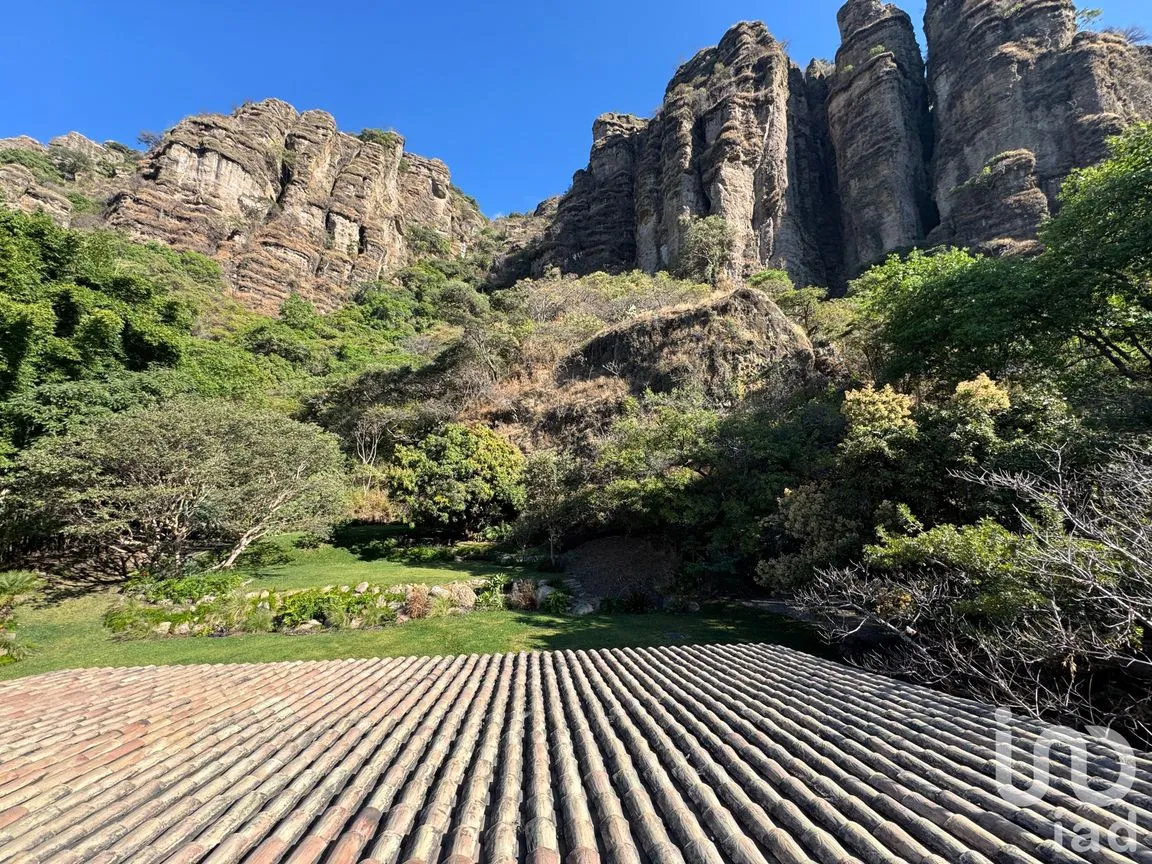 Casa en Venta en Amatlán de Quetzalcóatl, Tepoztlán, Morelos | NEX-240926 | iad México | Foto 3 de 12