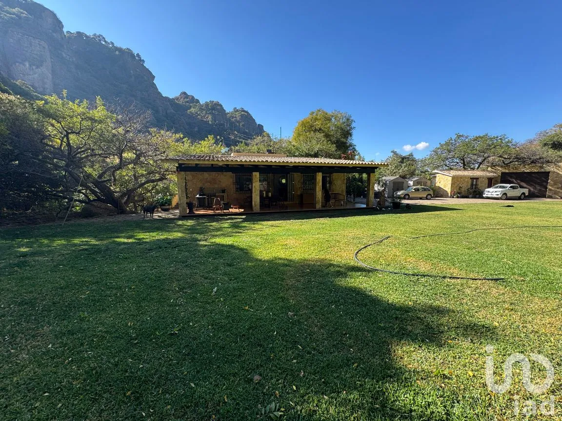 Casa en Venta en Amatlán de Quetzalcóatl, Tepoztlán, Morelos | NEX-240926 | iad México | Foto 1 de 12