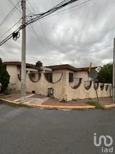 NEX-287849 - Casa en Renta, con 5 recamaras, con 4 baños, con 635 m2 de construcción en Vista Hermosa, CP 64620, Nuevo León.