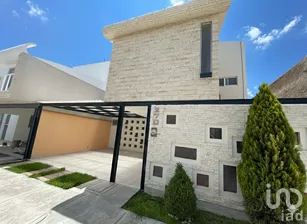 NEX-257844 - Casa en Venta, con 3 recamaras, con 3 baños, con 235 m2 de construcción en Los Nogales Residencial, CP 34193, Durango.