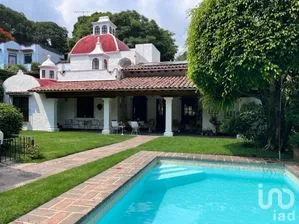 NEX-233169 - Casa en Venta, con 5 recamaras, con 5 baños, con 475 m2 de construcción.