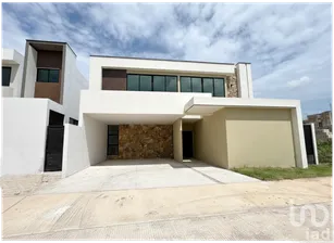 NEX-244489 - Casa en Venta, con 4 recamaras, con 4 baños, con 295 m2 de construcción.