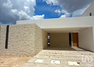 NEX-244489 - Casa en Venta, con 3 recamaras, con 4 baños, con 247 m2 de construcción.