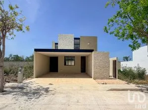 NEX-244496 - Casa en Venta, con 4 recamaras, con 5 baños, con 275 m2 de construcción.