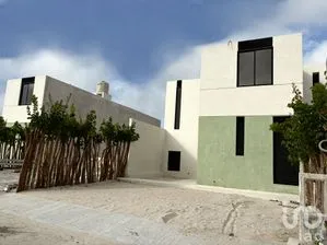 NEX-246991 - Casa en Venta, con 3 recamaras, con 3 baños, con 212 m2 de construcción.