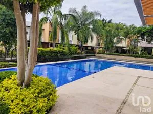 NEX-253770 - Casa en Venta, con 3 recamaras, con 3 baños, con 290 m2 de construcción.