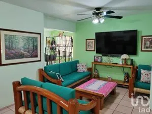 NEX-254200 - Casa en Venta, con 4 recamaras, con 2 baños, con 150 m2 de construcción.
