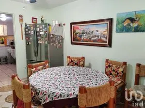 NEX-254200 - Casa en Venta, con 4 recamaras, con 2 baños, con 150 m2 de construcción.