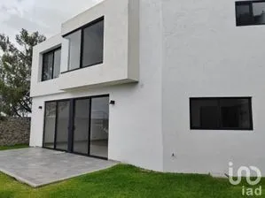NEX-256990 - Casa en Venta, con 4 recamaras, con 3 baños, con 214 m2 de construcción.