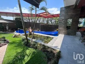NEX-262965 - Casa en Venta, con 3 recamaras, con 3 baños, con 463 m2 de construcción.