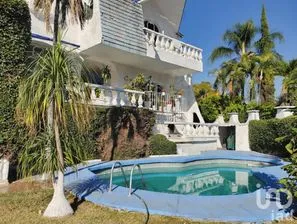 NEX-286891 - Casa en Venta, con 5 recamaras, con 4 baños, con 800 m2 de construcción.