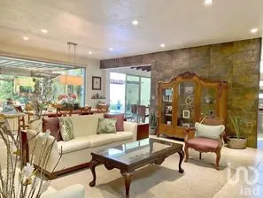 NEX-287126 - Casa en Venta, con 5 recamaras, con 5 baños, con 378 m2 de construcción.