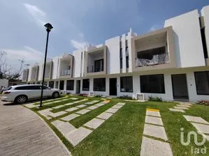 NEX-293698 - Casa en Venta, con 4 recamaras, con 3 baños, con 138 m2 de construcción en Bugambilias, CP 62577, Morelos.
