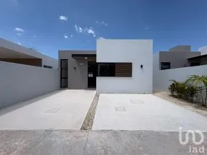 NEX-294121 - Casa en Venta, con 3 recamaras, con 2 baños, con 122 m2 de construcción en Conkal, CP 97345, Yucatán.