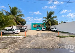 NEX-307078 - Local en Venta, con 4 recamaras, con 2 baños, con 477 m2 de construcción.