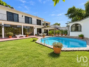 NEX-307118 - Casa en Venta, con 10 recamaras, con 12 baños, con 420 m2 de construcción.