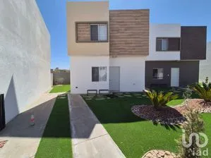 NEX-242700 - Casa en Venta, con 3 recamaras, con 2 baños, con 104 m2 de construcción.
