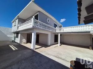 NEX-263447 - Casa en Venta, con 2 recamaras, con 2 baños, con 210 m2 de construcción.