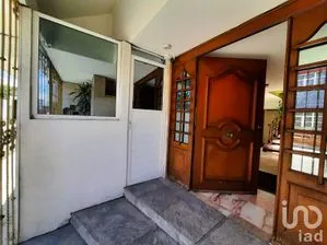 NEX-232985 - Casa en Venta, con 9 recamaras, con 5 baños, con 587 m2 de construcción.
