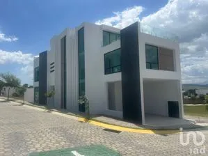 NEX-250908 - Casa en Venta, con 3 recamaras, con 2 baños, con 280 m2 de construcción.