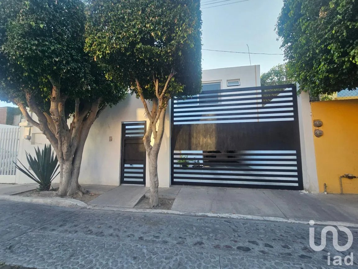 Casa en Venta en Álamos 3a Sección, Querétaro, Querétaro | NEX-235959 | iad México | Foto 1 de 32