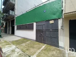 NEX-253788 - Oficina en Venta, con 5 recamaras, con 7 baños, con 411 m2 de construcción.