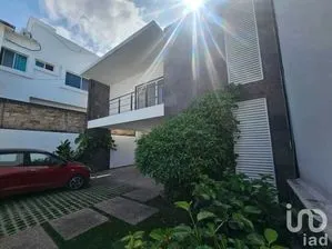 NEX-248929 - Casa en Venta, con 4 recamaras, con 4 baños, con 311 m2 de construcción en Joyas del Oriente, CP 29089, Chiapas.
