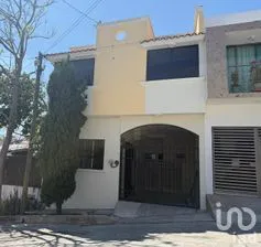 NEX-261427 - Casa en Venta, con 4 recamaras, con 4 baños, con 180 m2 de construcción en Paraíso Ojo de Agua, CP 29026, Chiapas.