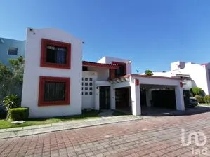 NEX-263888 - Casa en Renta, con 4 recamaras, con 4 baños, con 213 m2 de construcción en Momoxpan, CP 72754, Puebla.
