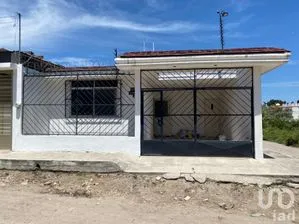NEX-295060 - Casa en Venta, con 2 recamaras, con 1 baño, con 113 m2 de construcción.