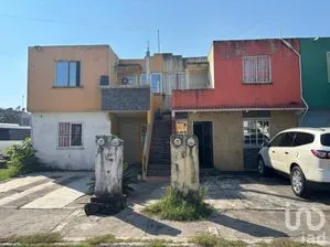 NEX-278404 - Casa en Venta, con 2 recamaras, con 1 baño, con 53 m2 de construcción en Lagos de Puente Moreno, CP 94274, Veracruz de Ignacio de la Llave.