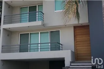 NEX-233304 - Casa en Renta, con 3 recamaras, con 3 baños, con 364 m2 de construcción en Privada Arboledas, CP 76140, Querétaro.