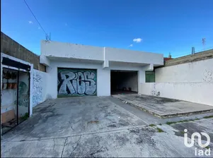 NEX-191029 - Local en Renta, con 2 recamaras, con 1 baño, con 150 m2 de construcción en Supermanzana 76, CP 77527, Quintana Roo.