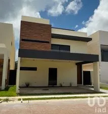 NEX-299644 - Casa en Venta, con 4 recamaras, con 4 baños, con 431 m2 de construcción en Vía Cumbres Residencial, CP 77560, Quintana Roo.